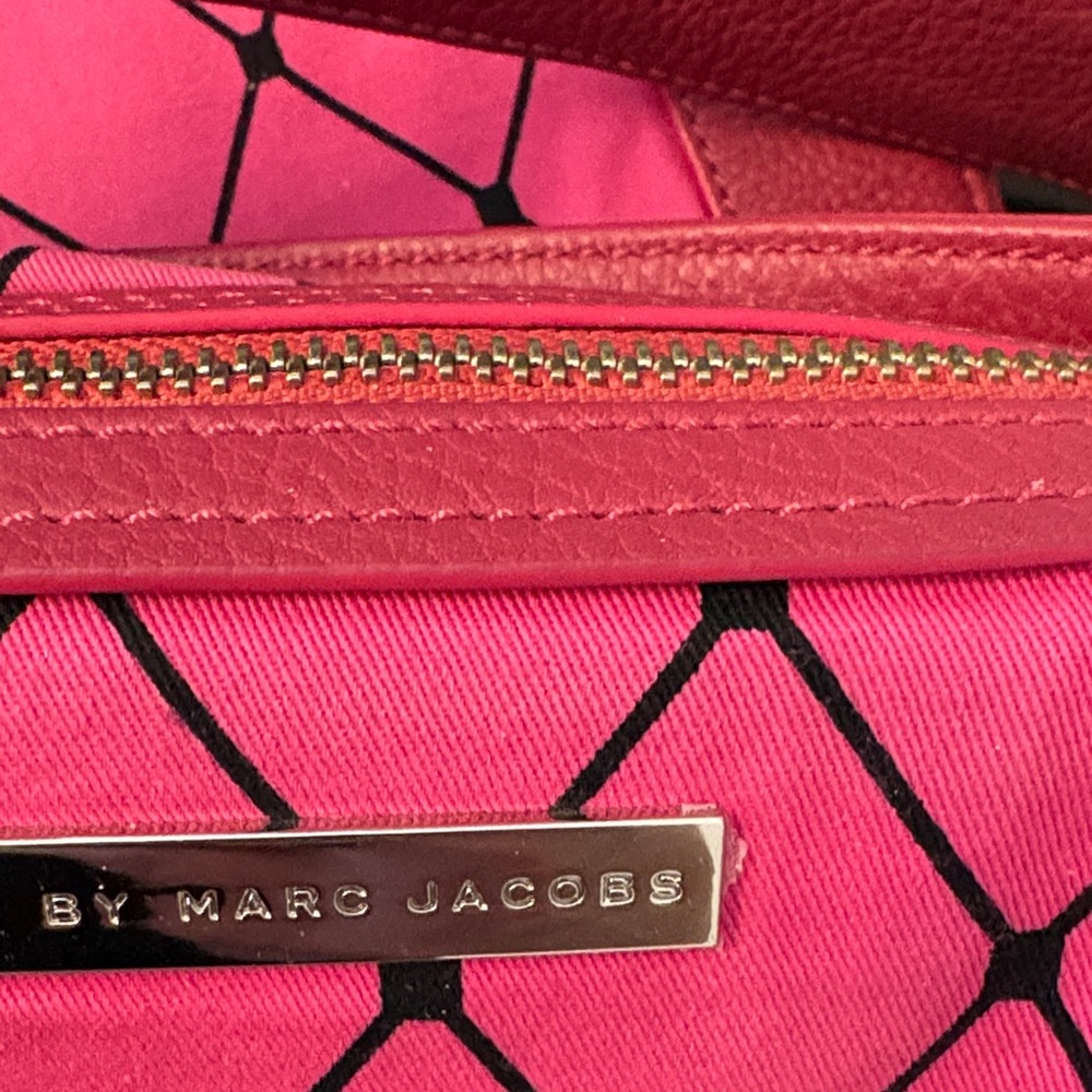 Marc By Marc Jacobs Deep Fuschia Pebbled Leather Crossbody - Picture 11 of 16